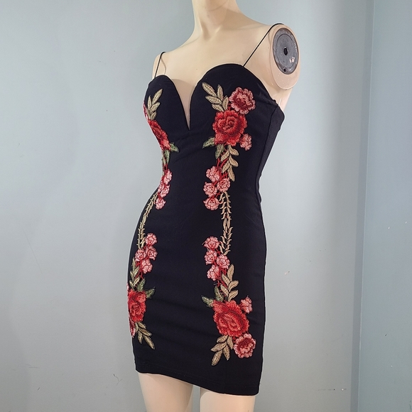 Luxxel LBD with Embroidered Floral Appliqué, S - Picture 5 of 10
